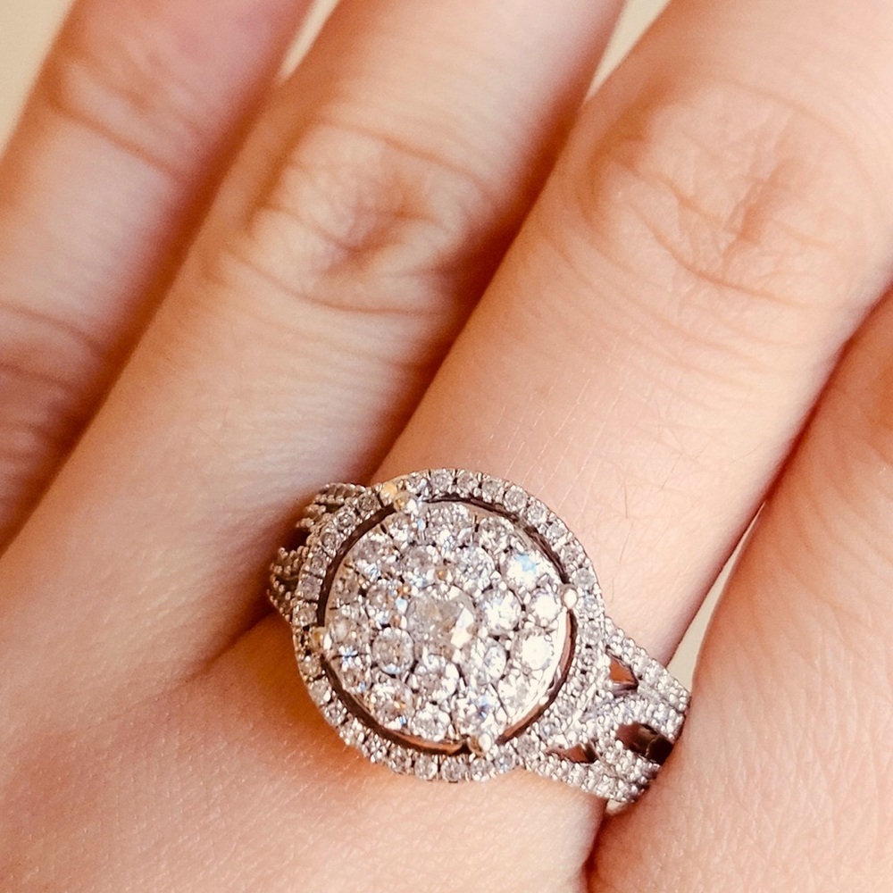 14K DIAMOND RING SOLID WHITE GOLD 1.00ct DIAMOND CLUSTER. ENGAGEMENT OR COCKTAIL